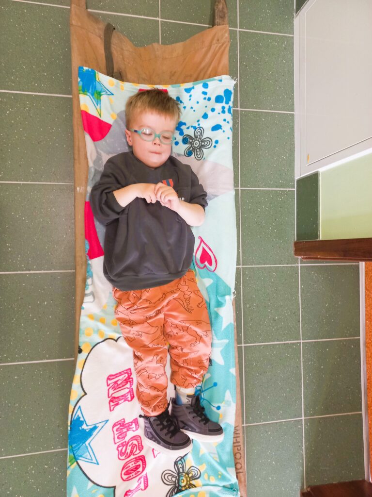 Filip na noszach