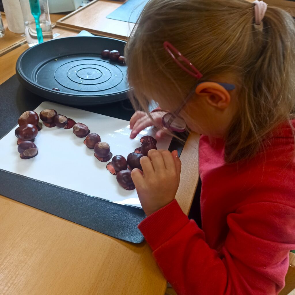 Liczba 2 z kasztanów