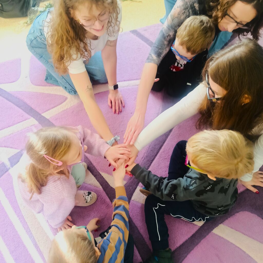 Przybijamy piątkę z dziećmi