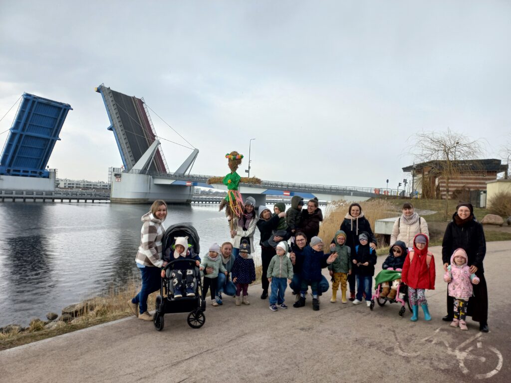 Wspólne zdjęcie z Marzanną przy otwartym moście w Sobieszewie