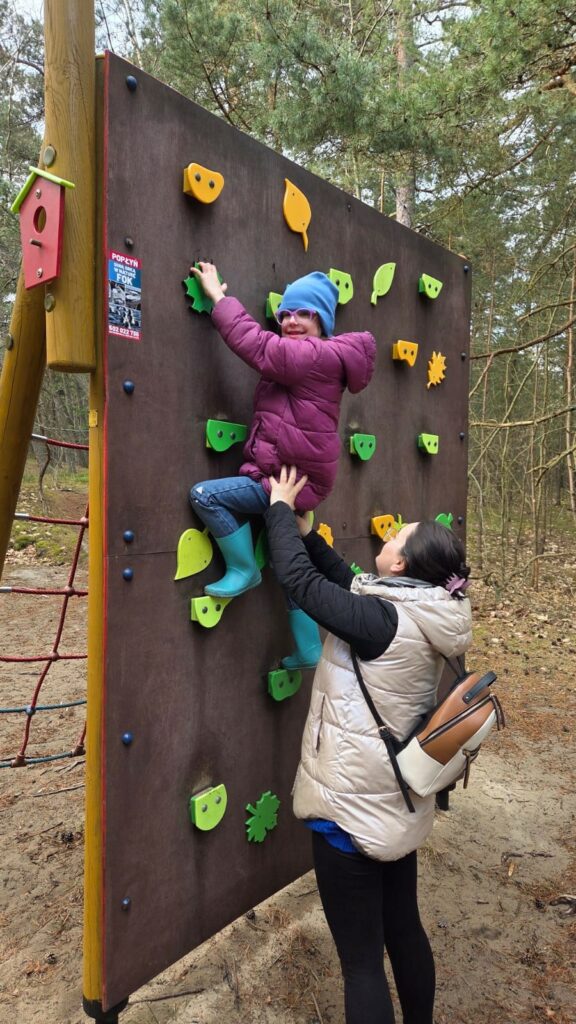 Julia na ściance wspinaczkowej