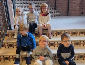 Promyczki na schodach Filharmonii