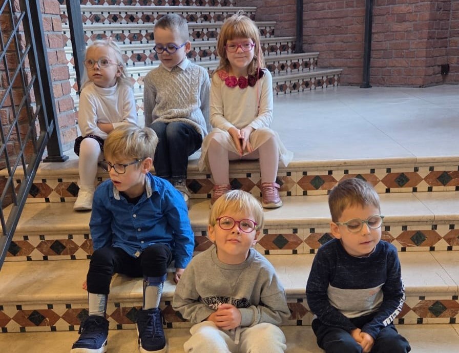 Promyczki na schodach Filharmonii
