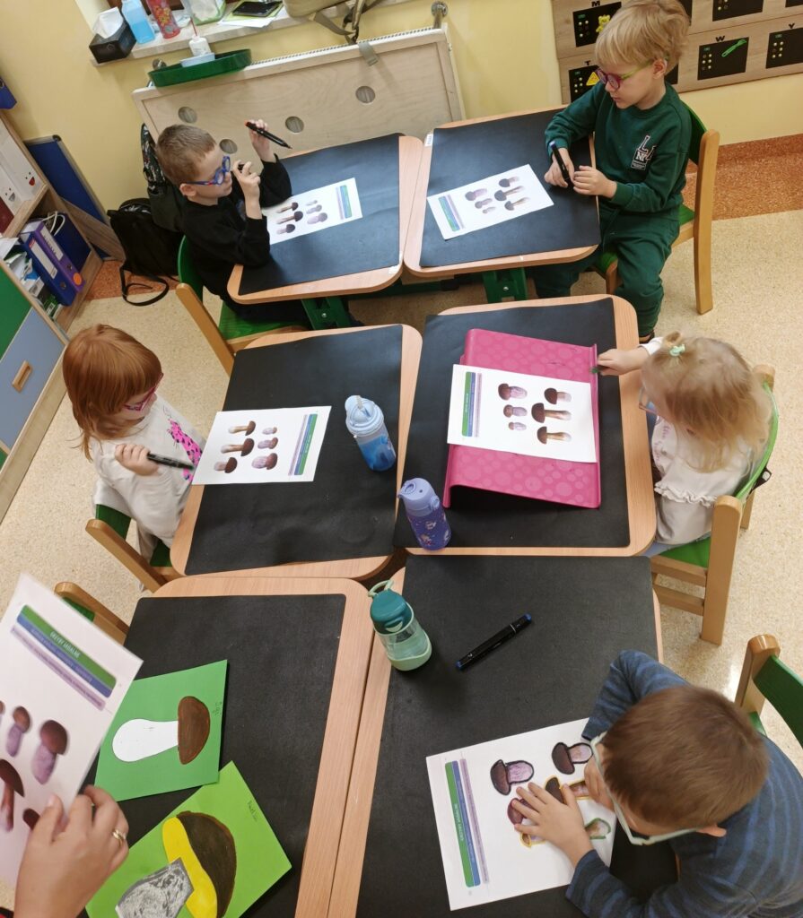 Promyczki na zajęciach edukacyjnych dot. grzybków